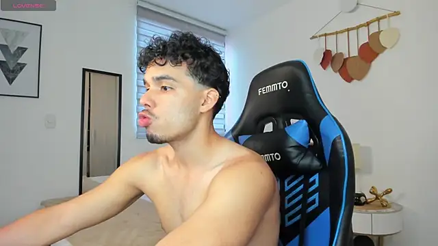 mateoleonee online show from February 22, 2025, 4:51 pm