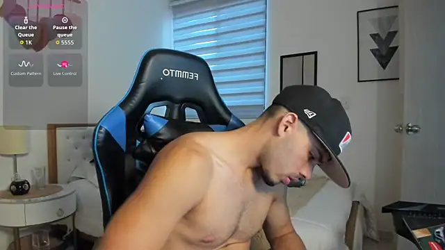 mateoleonee online show from October 3, 2025, 8:28 pm