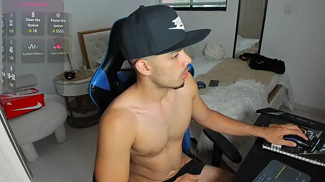 mateoleonee online show from October 11, 2025, 8:18 pm