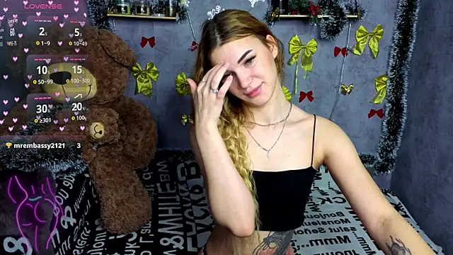 Hellen Moore online show from December 17, 2025, 12:38 am