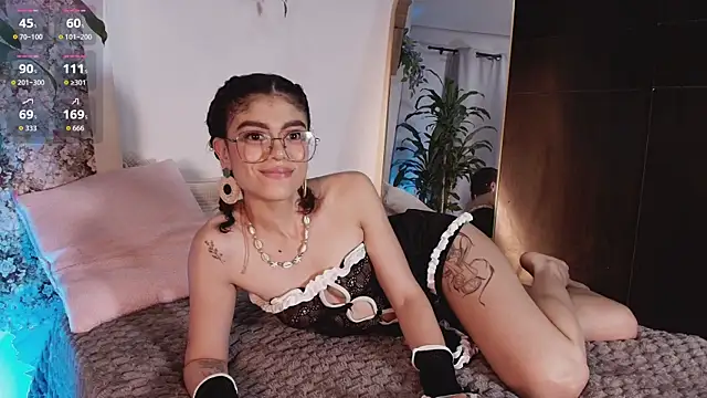 Snapshot of AmberMoss_ chatting on July 11, 2026, 5:43 am AmberMoss online show from July 11, 2026, 5:43 am