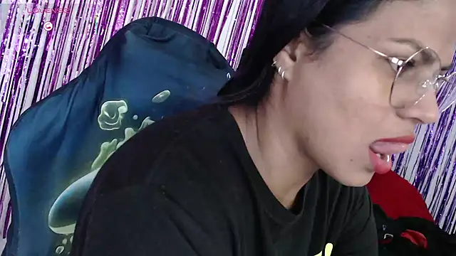 Snapshot of SweetAlmaa chatting on November 28, 2025, 10:07 am SweetAlmaa online show from November 28, 2025, 10:07 am