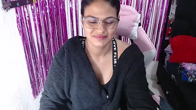 SweetAlmaa online show from June 11, 2026, 10:13 am