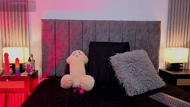 Snapshot of Ema_Stone65 chatting on October 27, 2025, 8:13 pm Ema Stone65 online show from October 27, 2025, 8:13 pm