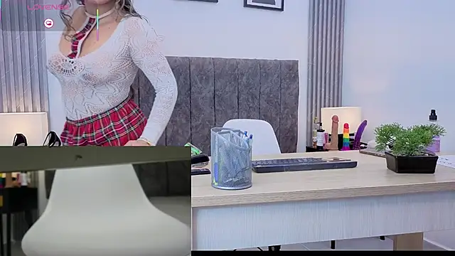 Snapshot of Ema_Stone65 chatting on December 3, 2025, 10:08 pm Ema Stone65 online show from December 3, 2025, 10:08 pm