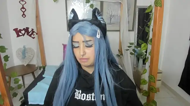 lussyevans24 online show from March 12, 2025, 9:34 am