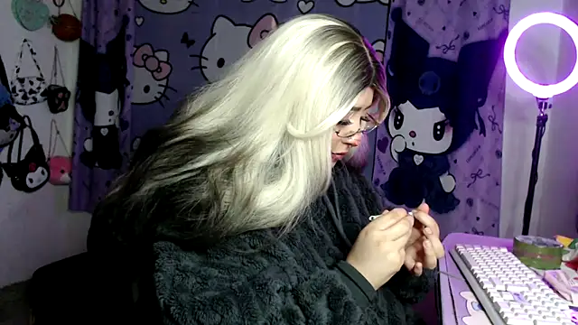 lussyevans24 online show from April 4, 2026, 1:37 am