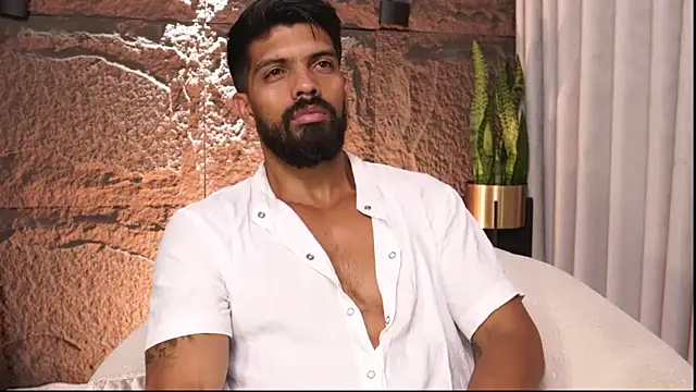 DannSaenz online show from April 16, 2026, 9:39 pm