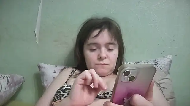 Diamond Tyler online show from February 12, 2026, 5:41 pm