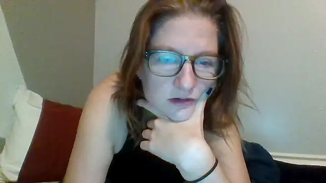 Eluradess online show from October 12, 2025, 7:46 pm