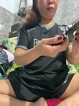 Linaannn online show from April 13, 2026, 11:54 pm