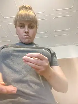 CoddessCrystal online show from April 13, 2026, 1:27 pm