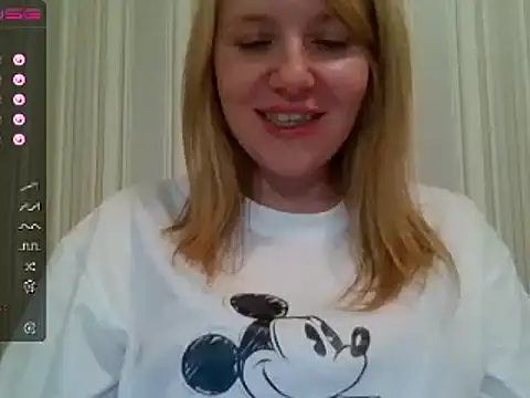 Snapshot of urbadkitty chatting on January 24, 2025, 5:42 pm urbadkitty online show from January 24, 2025, 5:42 pm