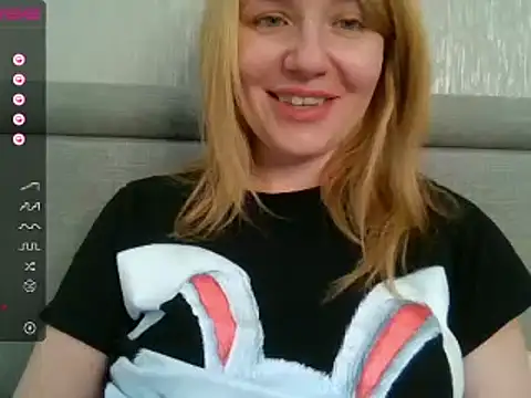 Snapshot of urbadkitty chatting on February 24, 2025, 9:43 am urbadkitty online show from February 24, 2025, 9:43 am