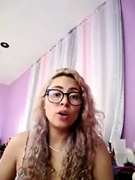 Snapshot of rossmexicana_x chatting on June 18, 2026, 6:23 pm rossmexicana x online show from June 18, 2026, 6:23 pm