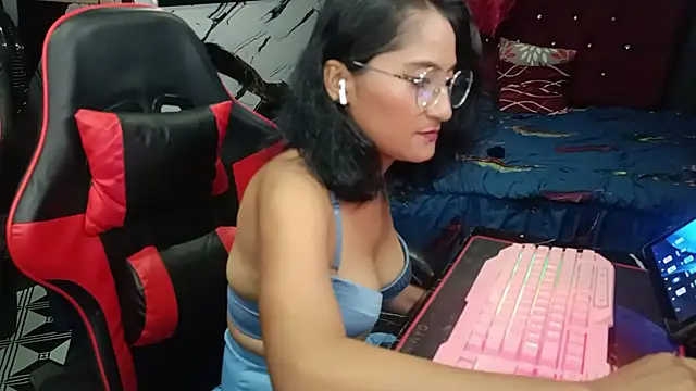 AdelinaMiran90 online show from November 2, 2025, 5:43 am