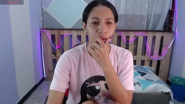 Snapshot of Lina10 chatting on March 10, 2025, 7:40 pm Lina10 online show from March 10, 2025, 7:40 pm