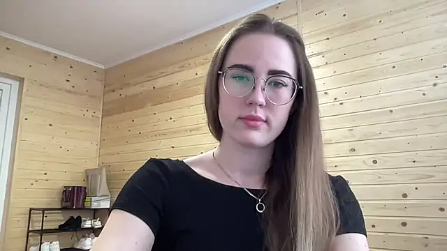 Snapshot of luxie_milady chatting on May 22, 2026, 11:16 am luxie milady online show from May 22, 2026, 11:16 am