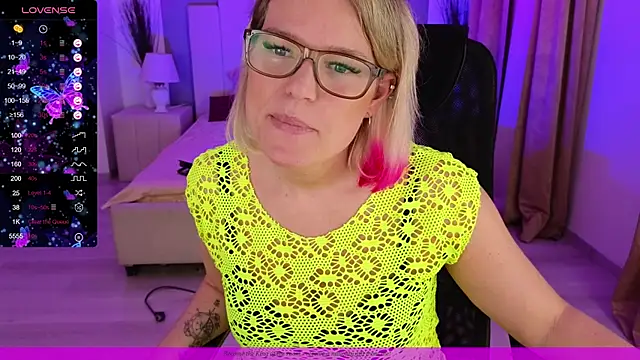 EVAshinyGIRL online show from December 20, 2024, 10:49 am