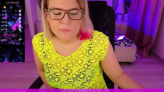 EVAshinyGIRL online show from January 9, 2025, 2:51 pm