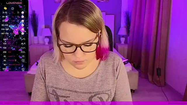 EVAshinyGIRL online show from January 23, 2025, 9:18 am