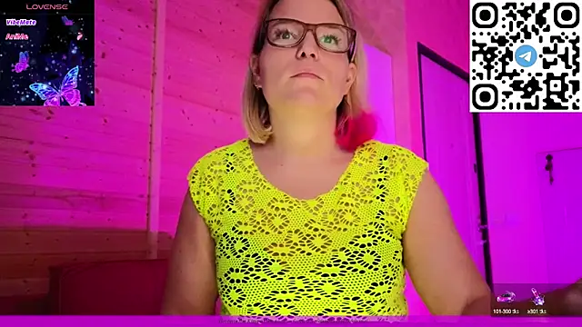 EVAshinyGIRL online show from February 13, 2025, 11:39 am