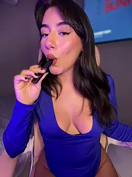 veronicaapink online show from March 11, 2025, 2:54 am