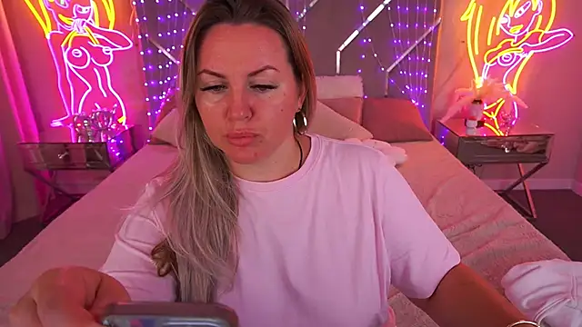 KiraCandyS online show from May 19, 2026, 10:49 pm
