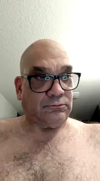 Snapshot of lou63ponce chatting on December 9, 2024, 8:01 pm lou63ponce online show from December 9, 2024, 8:01 pm