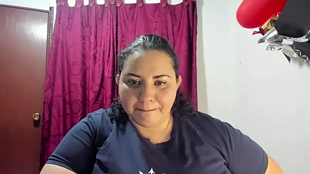 tetasgrandes karol online show from December 31, 2024, 8:23 pm