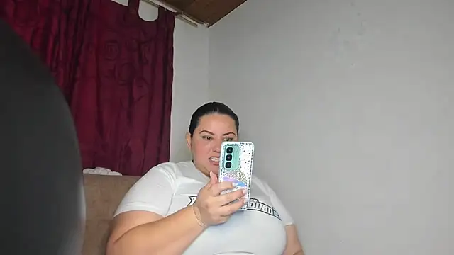 tetasgrandes karol online show from September 16, 2025, 5:14 pm