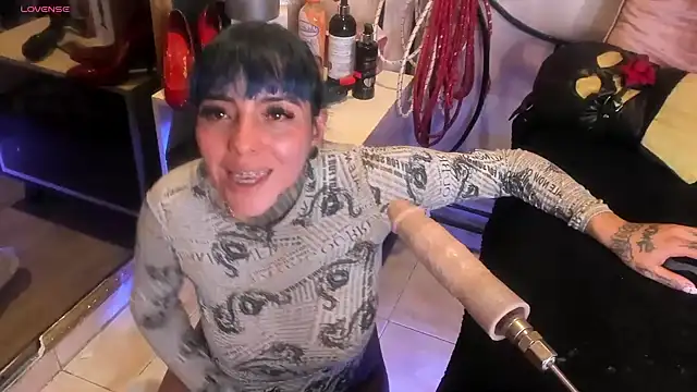 Snapshot of luxifer_666_ chatting on February 11, 2025, 1:52 am luxifer 666  online show from February 11, 2025, 1:52 am