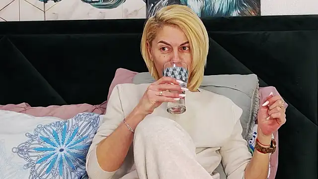 tanyagrey online show from February 20, 2026, 6:59 am