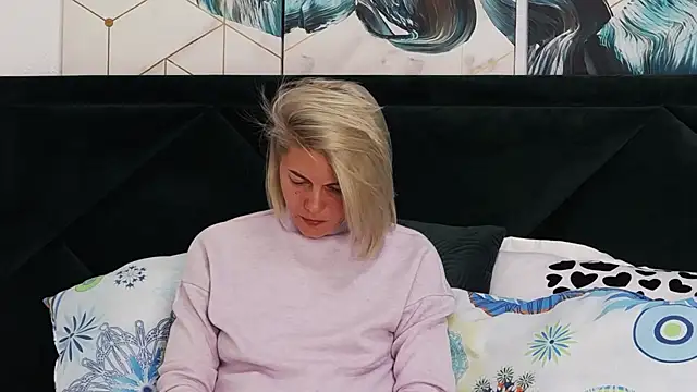 tanyagrey online show from April 9, 2026, 7:47 am