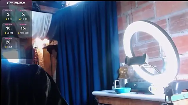 Alanagracia online show from November 6, 2025, 1:23 pm