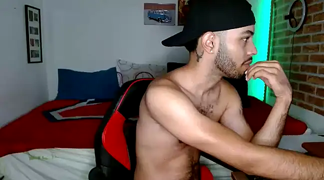 Snapshot of colinbrown chatting on February 3, 2025, 12:03 pm colinbrown online show from February 3, 2025, 12:03 pm