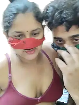 Snapshot of IND_COUPLE1 chatting on December 21, 2024, 3:42 pm IND COUPLE1 online show from December 21, 2024, 3:42 pm