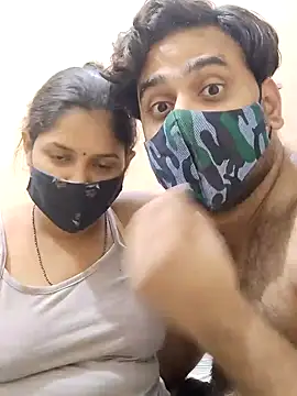 Snapshot of IND_COUPLE1 chatting on January 9, 2025, 4:39 pm IND COUPLE1 online show from January 9, 2025, 4:39 pm