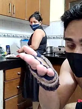 Snapshot of IND_COUPLE1 chatting on February 7, 2025, 2:04 pm IND COUPLE1 online show from February 7, 2025, 2:04 pm