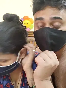 Snapshot of IND_COUPLE1 chatting on February 12, 2025, 6:19 am IND COUPLE1 online show from February 12, 2025, 6:19 am