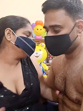 Snapshot of IND_COUPLE1 chatting on February 24, 2025, 3:42 pm IND COUPLE1 online show from February 24, 2025, 3:42 pm