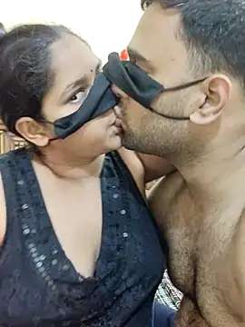 Snapshot of IND_COUPLE1 chatting on March 3, 2025, 5:39 pm IND COUPLE1 online show from March 3, 2025, 5:39 pm