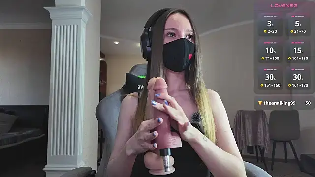 Snapshot of CreamAssk chatting on April 2, 2026, 11:08 am CreamAssk online show from April 2, 2026, 11:08 am