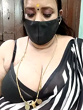 ashikaa r online show from November 2, 2025, 6:10 pm