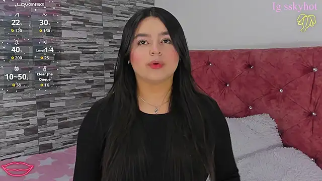 skyhotgirll online show from October 4, 2025, 8:01 am