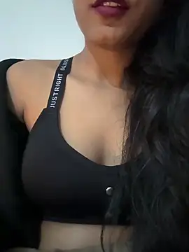 Snapshot of Hot_Goldengirl chatting on February 5, 2026, 8:24 pm Hot Goldengirl online show from February 5, 2026, 8:24 pm