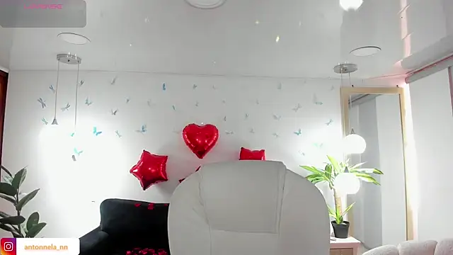  Antonnela  online show from February 14, 2026, 2:03 pm