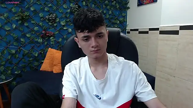 Snapshot of Waturox chatting on January 8, 2025, 7:24 pm Waturox online show from January 8, 2025, 7:24 pm