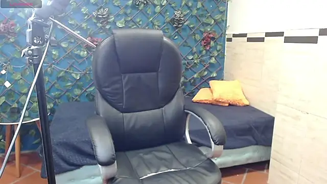 Snapshot of Waturox chatting on January 16, 2025, 7:41 pm Waturox online show from January 16, 2025, 7:41 pm