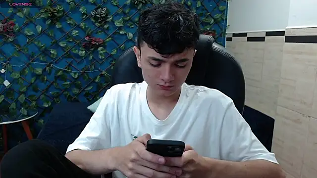 Snapshot of Waturox chatting on January 18, 2025, 7:04 pm Waturox online show from January 18, 2025, 7:04 pm